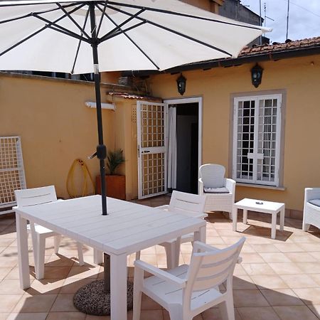 Attico Con Terrazza Santa Cecilia Apartment Roma Ngoại thất bức ảnh