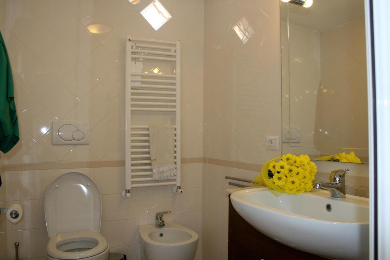 Attico Con Terrazza Santa Cecilia Apartment Roma Ngoại thất bức ảnh