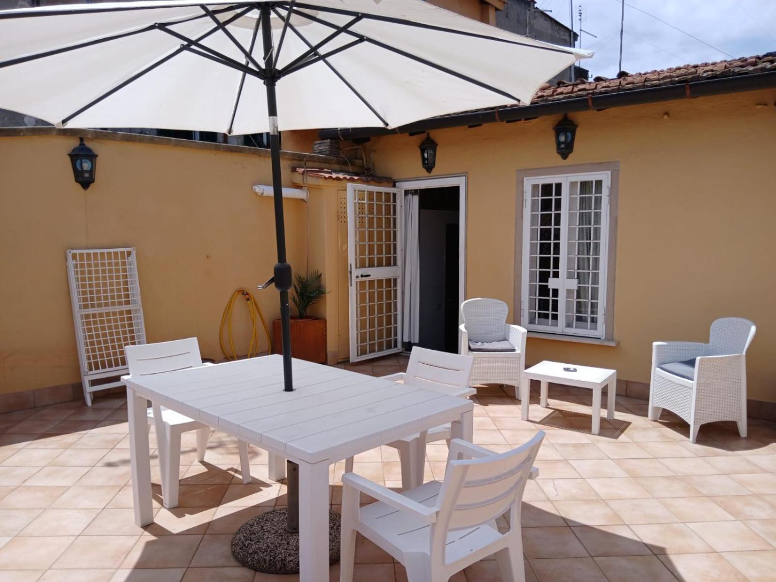 Attico Con Terrazza Santa Cecilia Apartment Roma Ngoại thất bức ảnh
